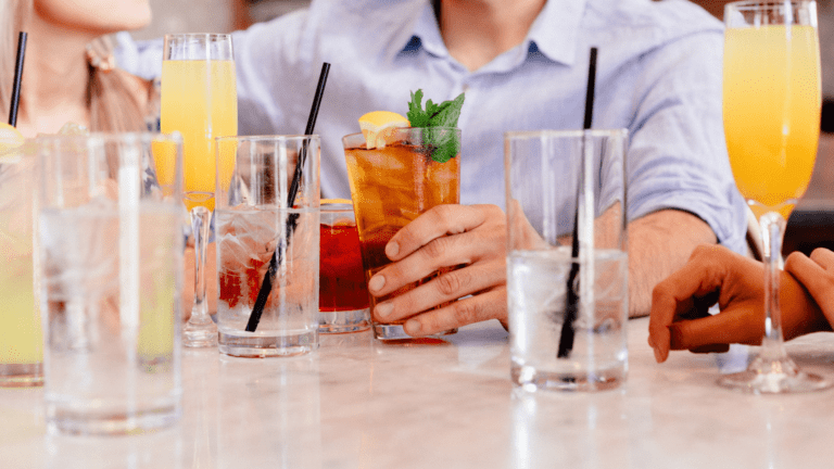 Cocktails und Getränke