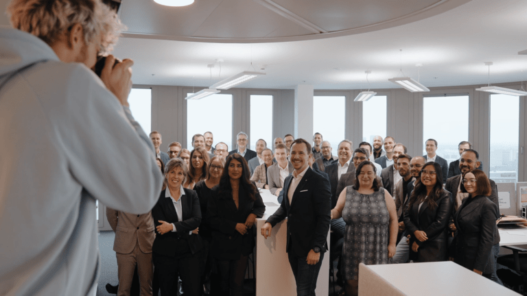 Foto von Mitarbeitern wird geamcht